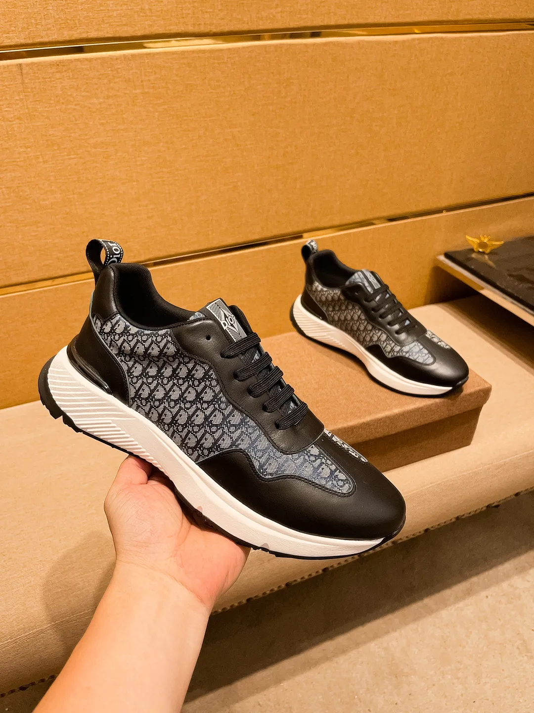 Men's shoes💰 460💰🔥[Dior]🔥Men's high-end brand of shoes official website 1:1 latest masterpiece: the upper is made of Italian imported first-layer cowhide with a comfortable and breathable lining➕original non-slip and wear-resistant outsole🔥, making walking more convenient and comfortable! An exclusive new model, a stunning work, a beautiful 1:1 replica [color] compared to the official quality! Create a fashionable personality to set off your uniqueness! A must-have for trendy men! Classic🔥Size: 38-44 Color: 🔥 2⃣️colors available🔥